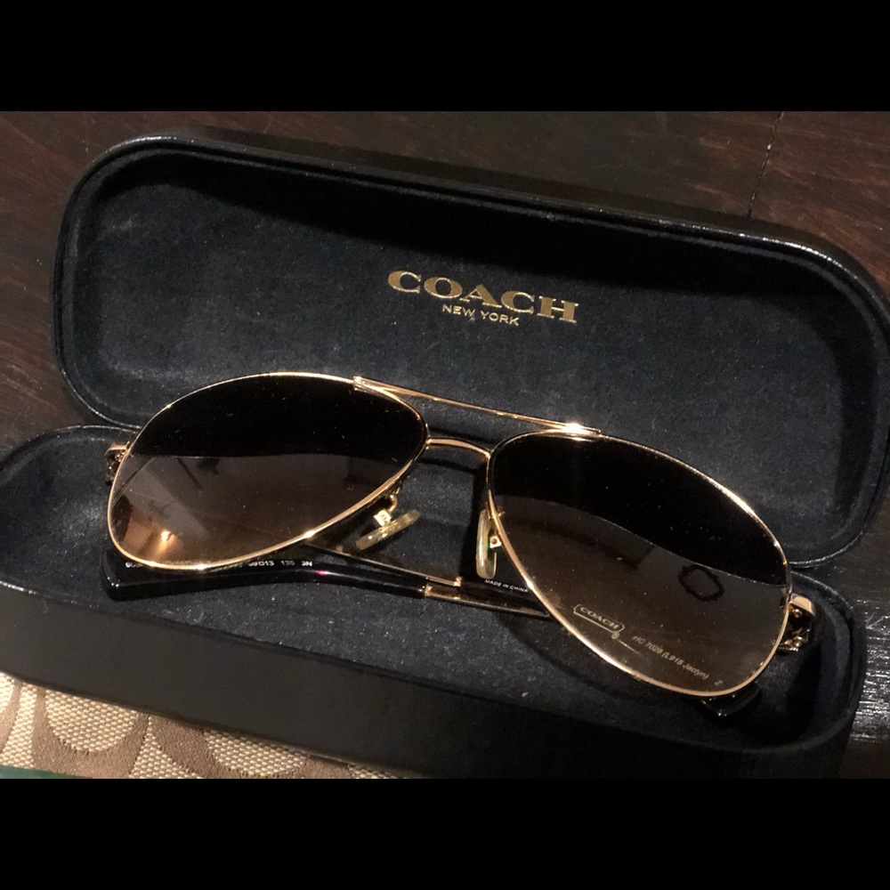 Coach, Designer - Picture 2 of 4